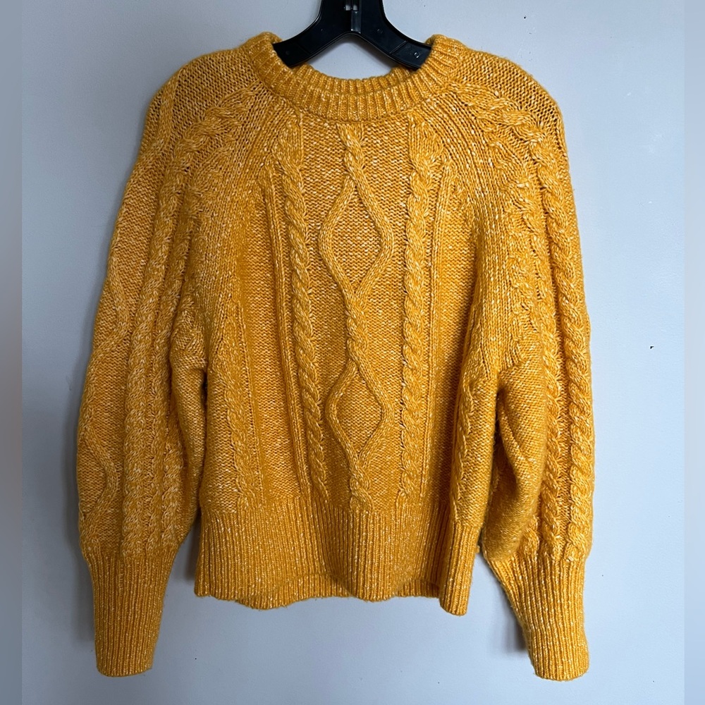 Soft mustard yellow cable knit sweater from Gap size M